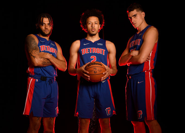 请了多位世 请了多位世