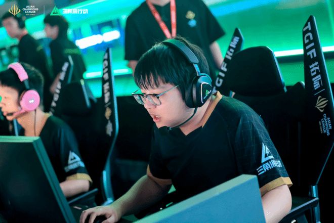 队功勋教练 队功勋教练